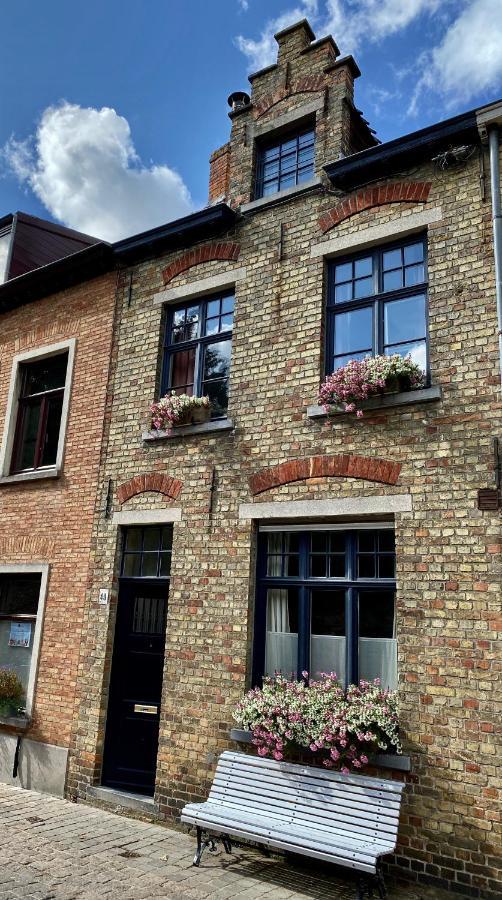 Anna Paula, In A Beautiful Quiet Street, 2 King Beds-2 Bathrooms & Private Garage Bruges Esterno foto