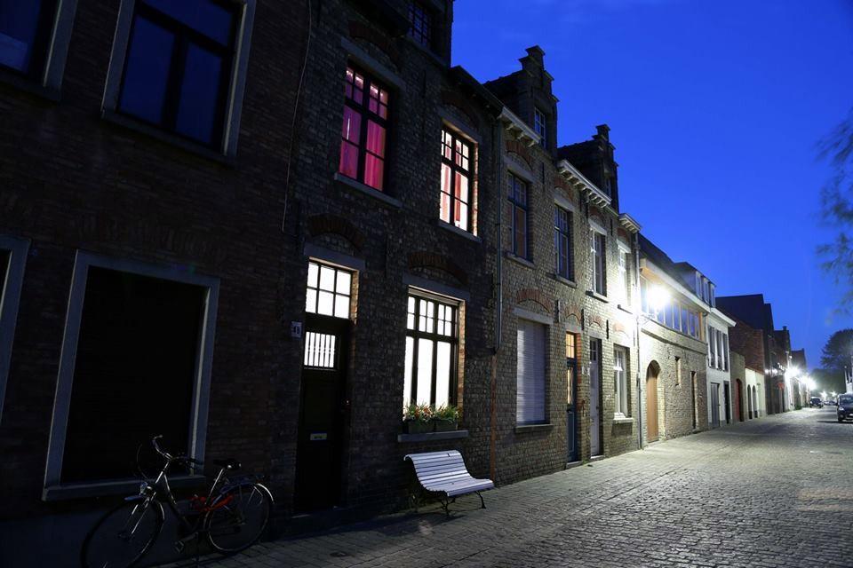 Anna Paula, In A Beautiful Quiet Street, 2 King Beds-2 Bathrooms & Private Garage Bruges Esterno foto